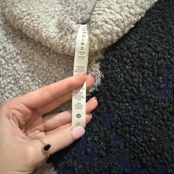 Lululemon Bundle (Leggings, Tops, Sweater) + Nike Shorts! - Picture 10 of 10